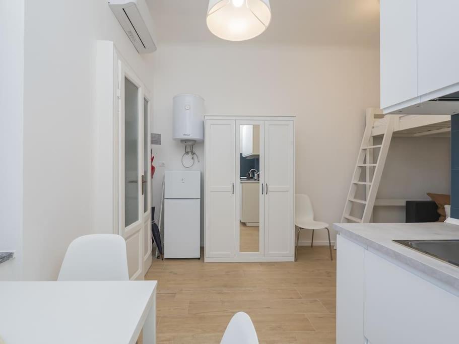 Youhosty - Accademia 53 Quinto Apartment มิลาน ภายนอก รูปภาพ